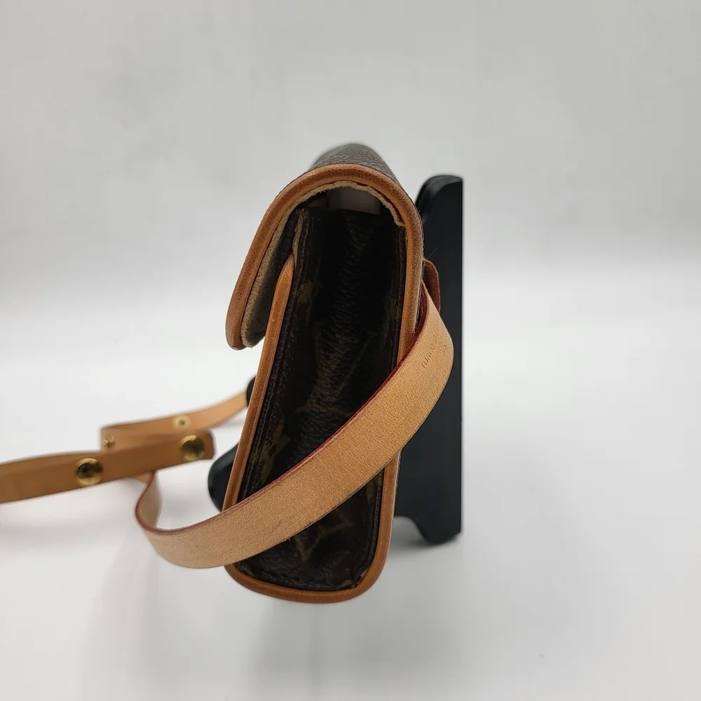 LOUIS VUITTON Pochette Florentine Monogram Canvas Belt Bag..Authentic w/COA..